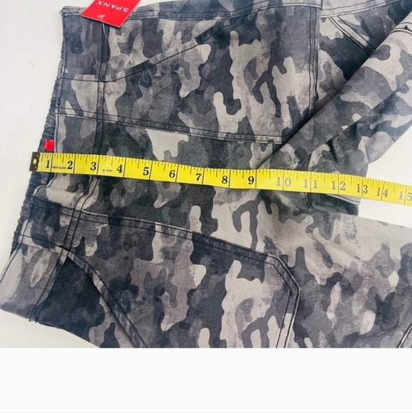 Spanx stretch twill camouflage cargo joggers black gray size XS New - Picture 7 of 13